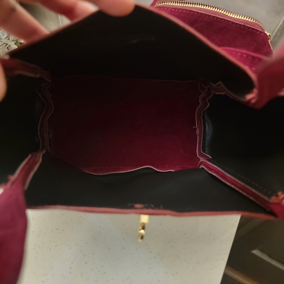 Deep Red Shoulder Bag - Picture 5 of 6